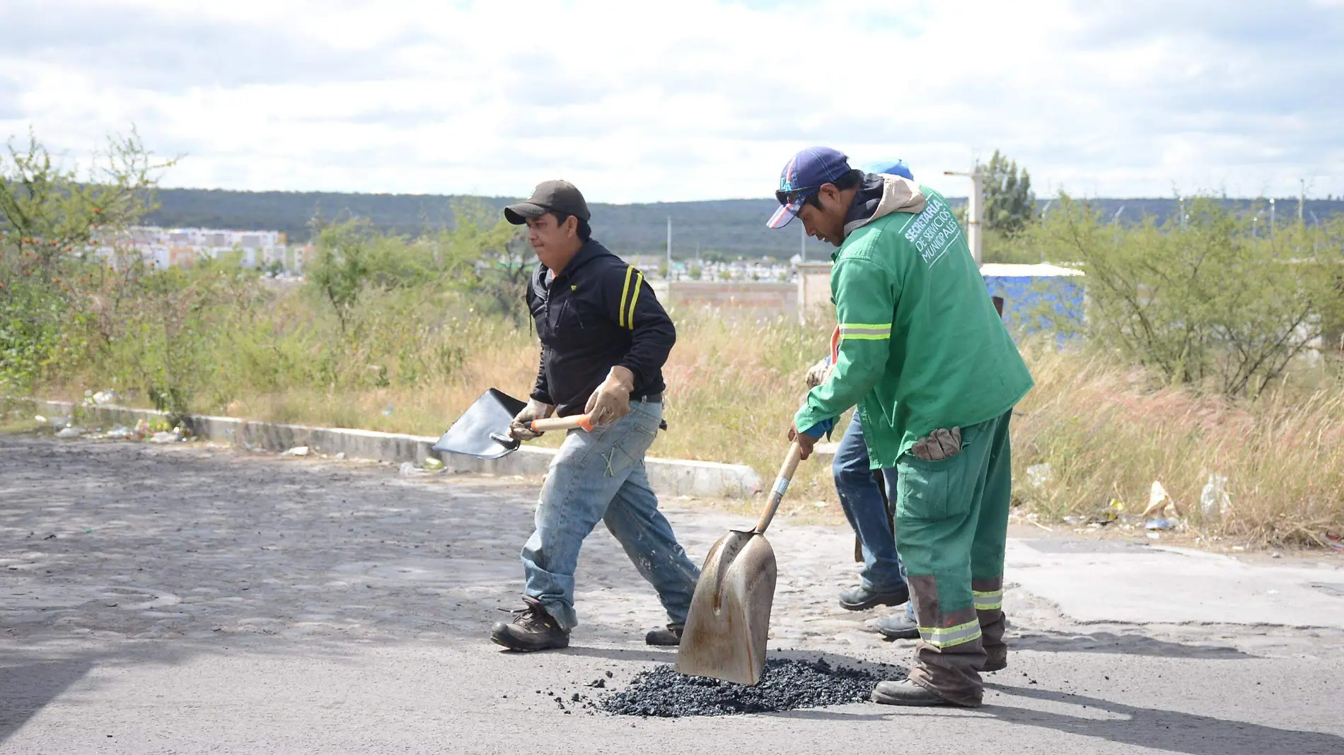 Proveedores privados ofrecerán los servicios de alumbrado público y bacheo.  Foto Luis Luévanos  El Sol de San Juan del Río.